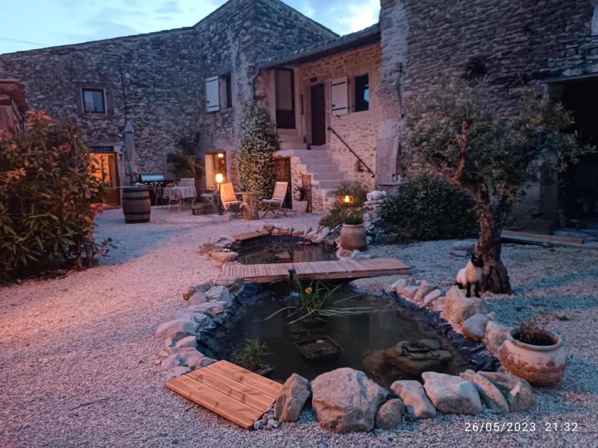 Bed and Breakfast Mas De L'Amme Valréas Exterior foto